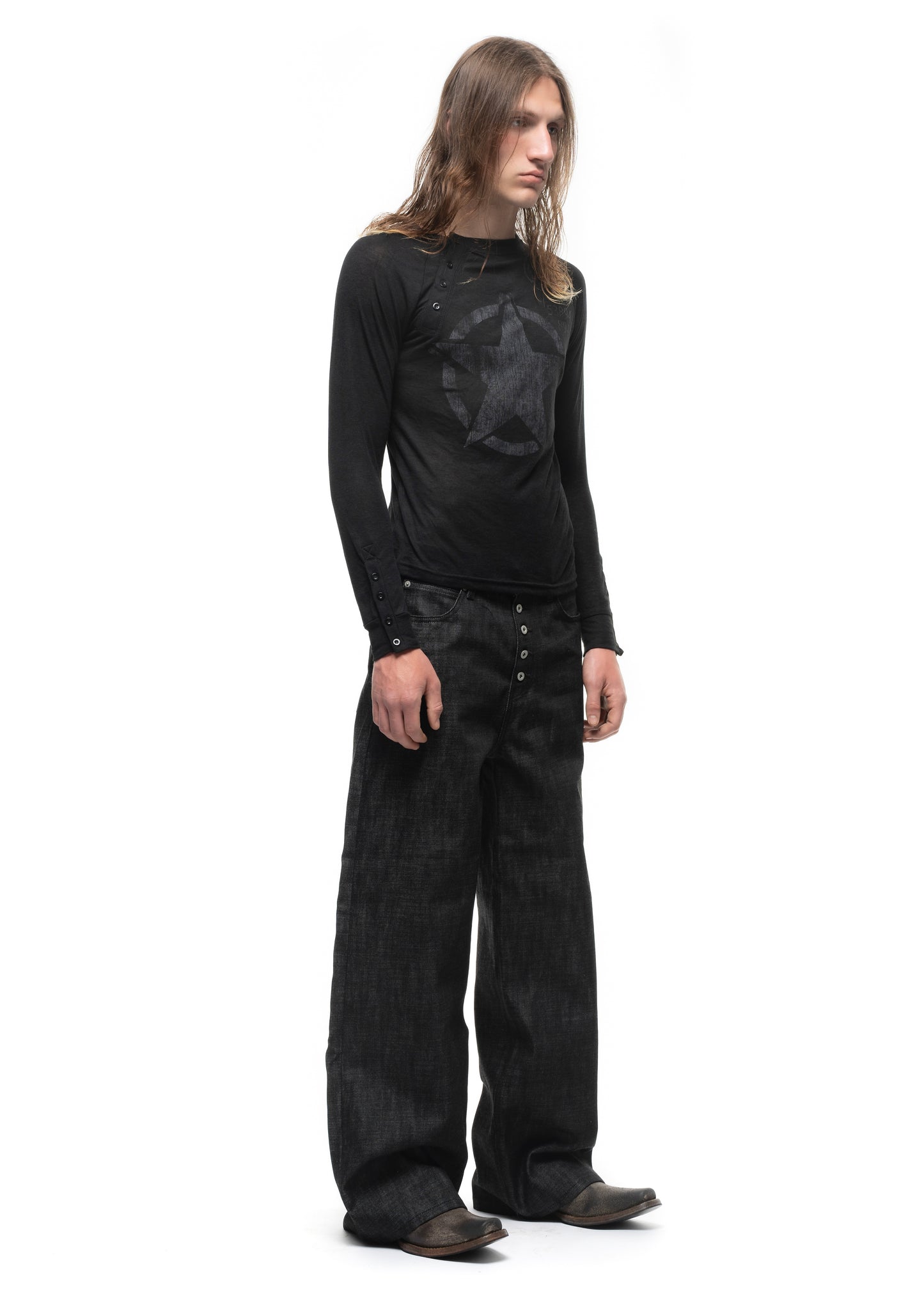 ASYMMETRICAL STAR LONGSLEEVE BLACK