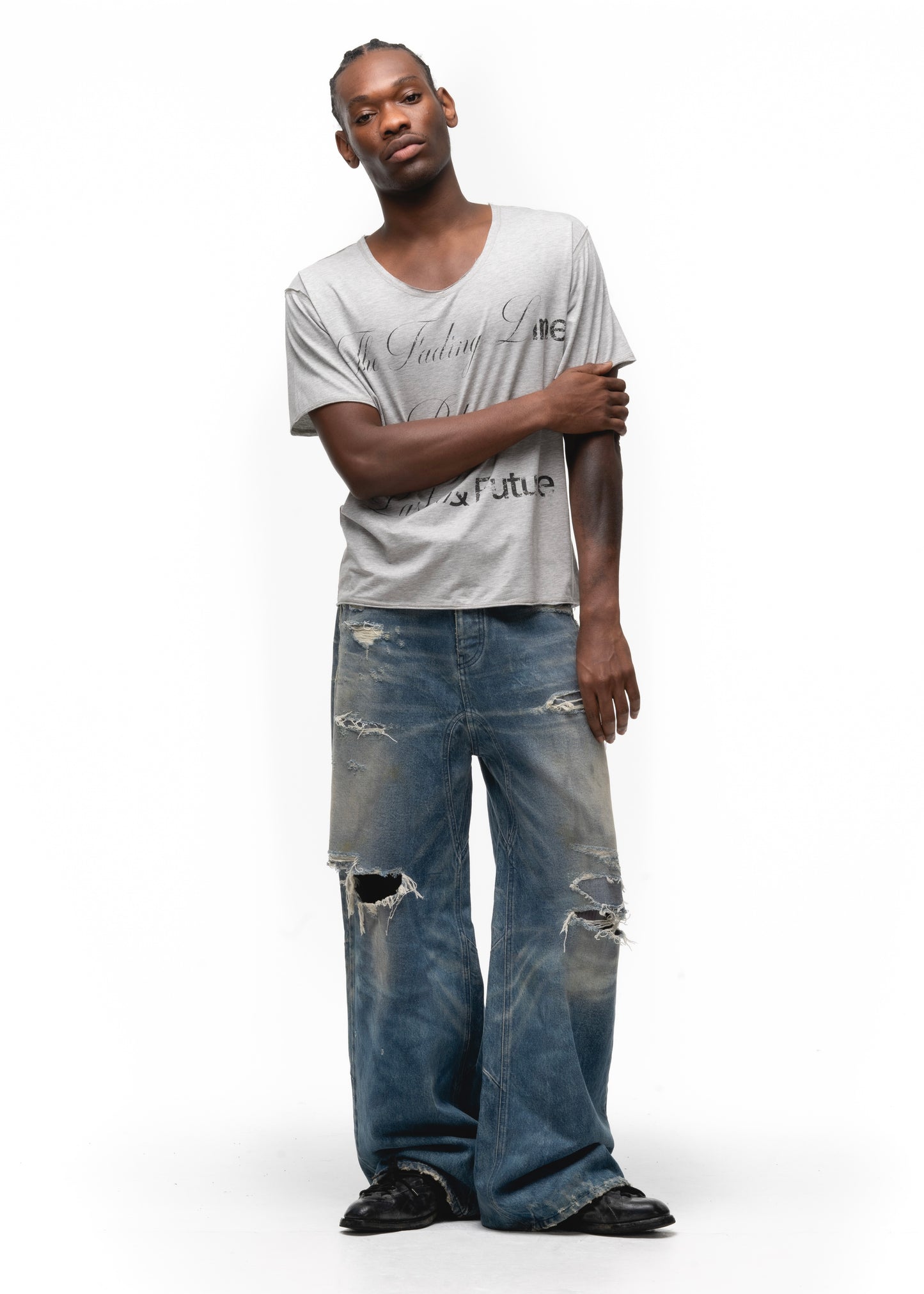 FUTURE-PAST V NECK GREY