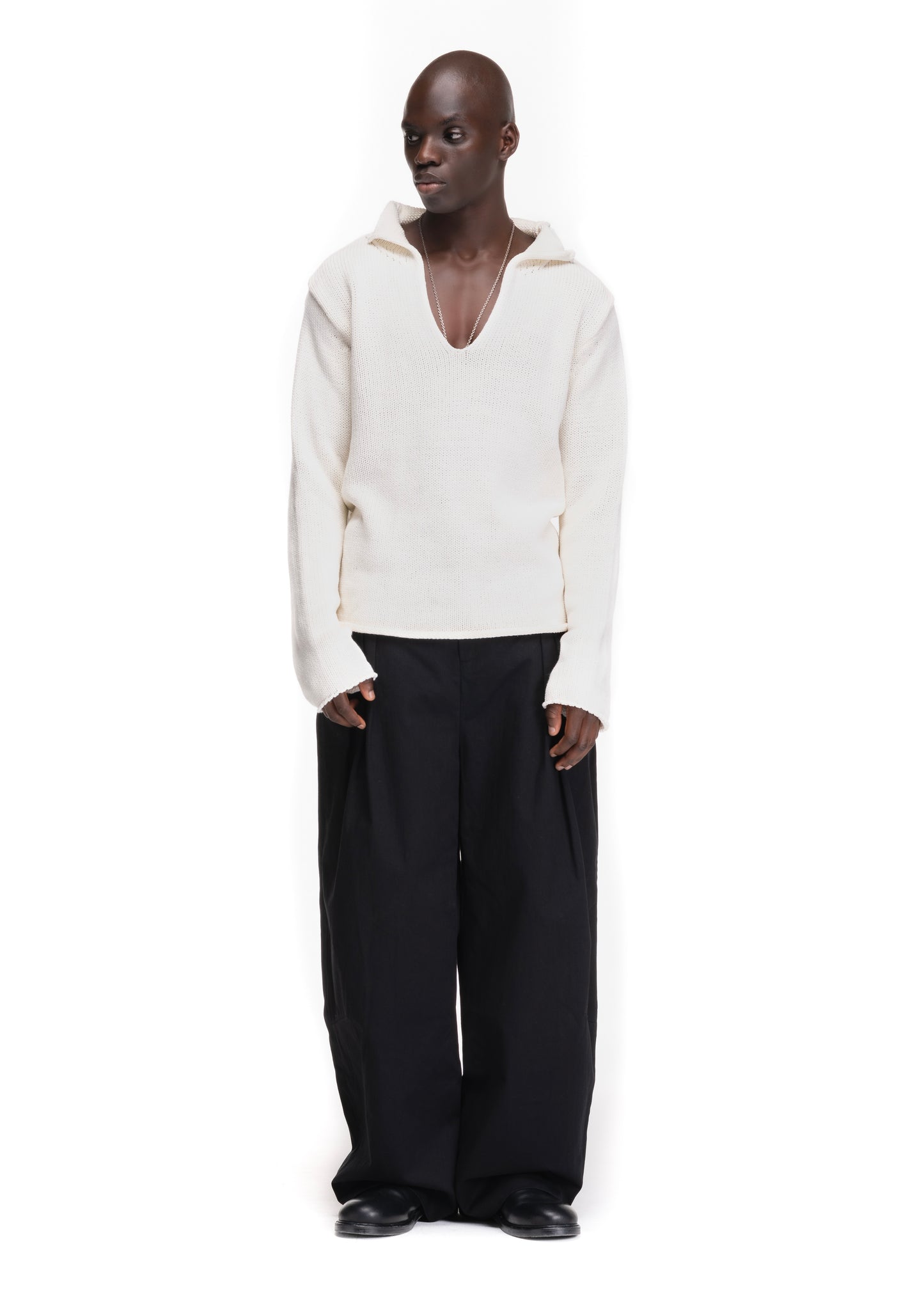V KNIT SWEATER WHITE