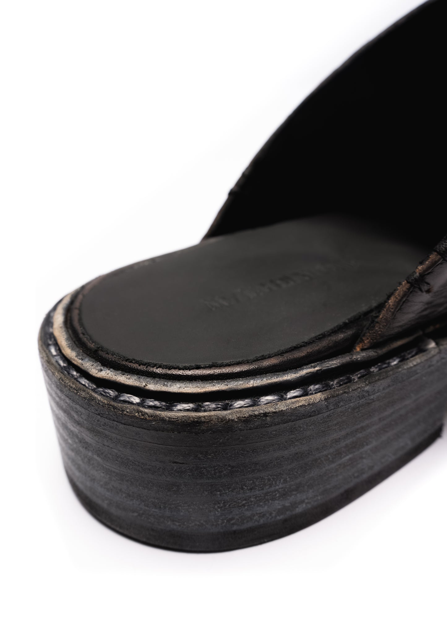 MULE BLACK 001