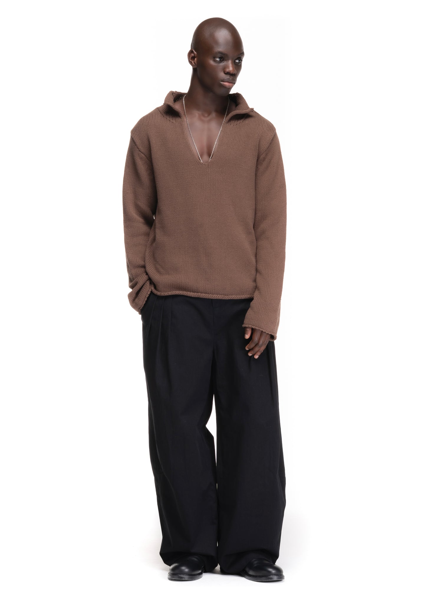 V KNIT SWEATER BROWN