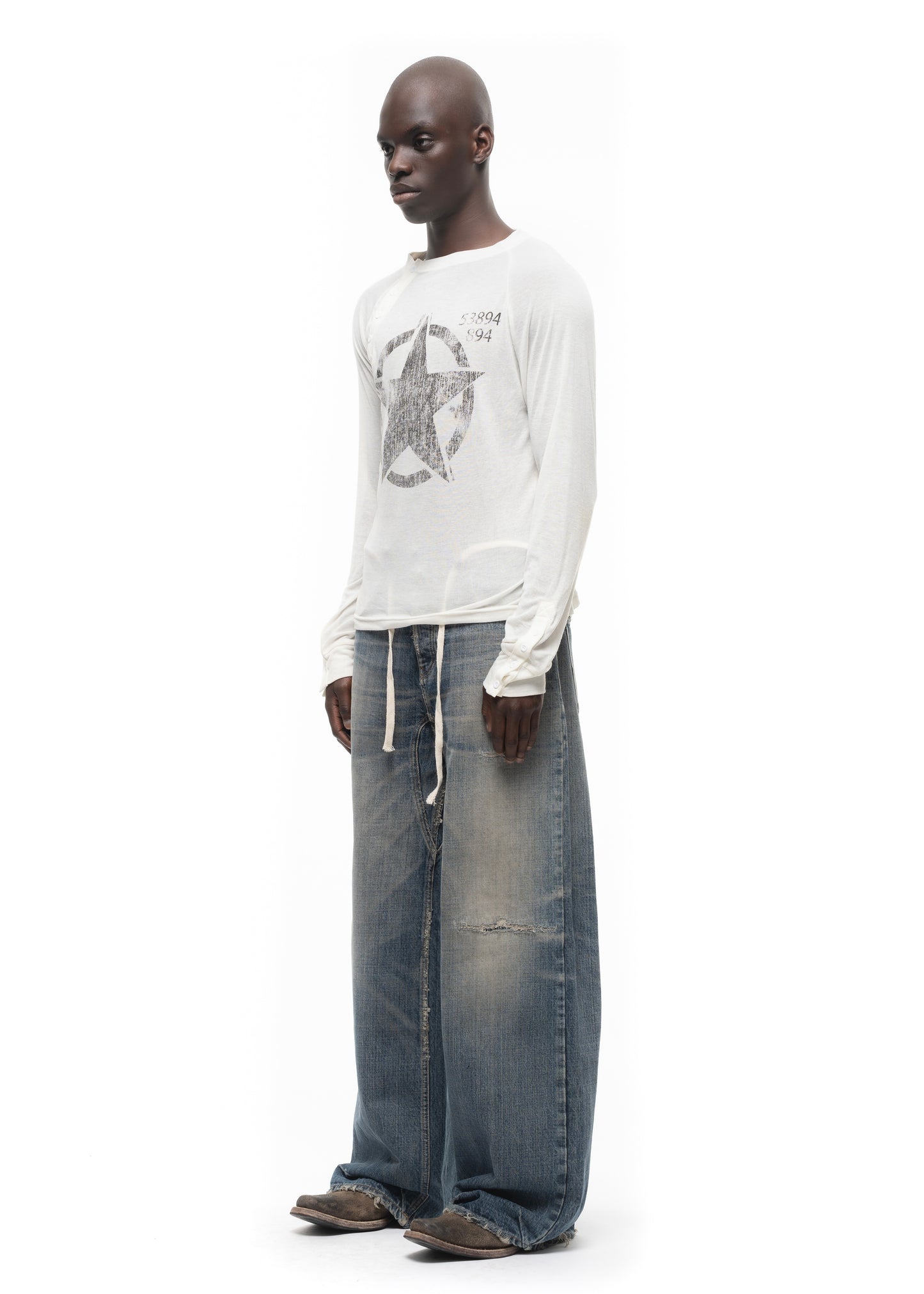 ASYMMETRICAL STAR LONGSLEEVE WHITE