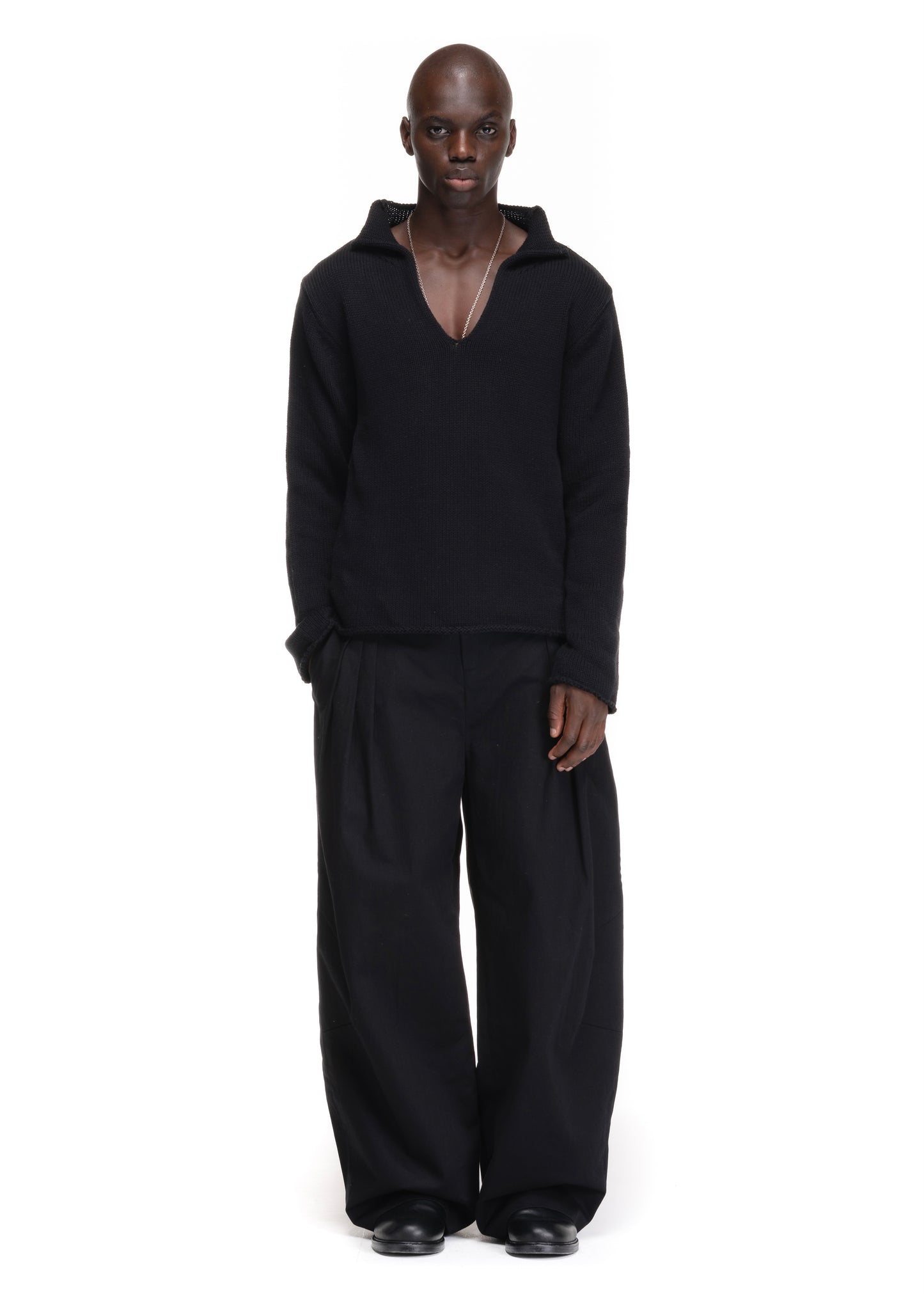 V KNIT SWEATER BLACK