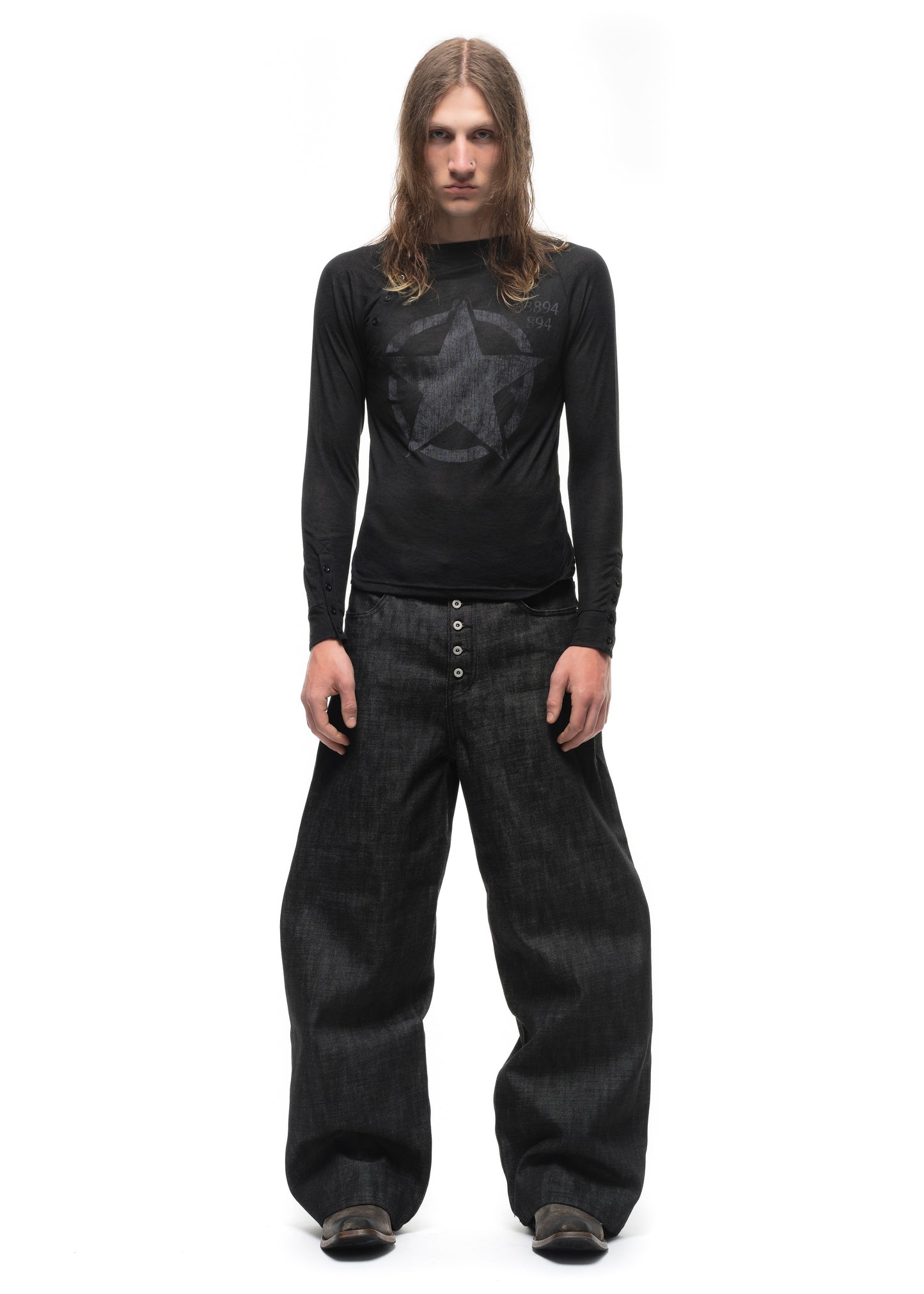 ASYMMETRICAL STAR LONGSLEEVE BLACK
