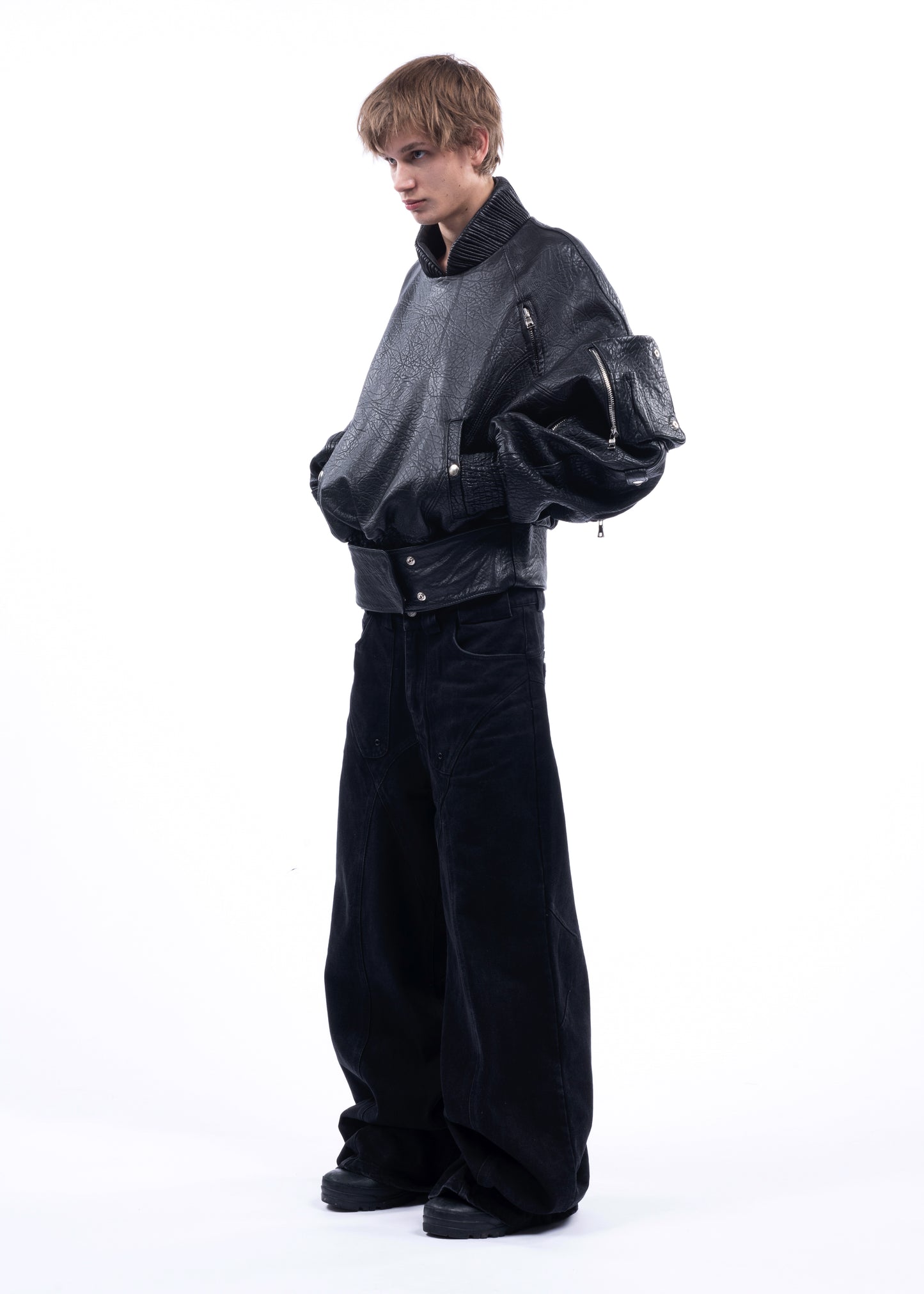 PULL OVER CONCRETE LEATHER BOMBER