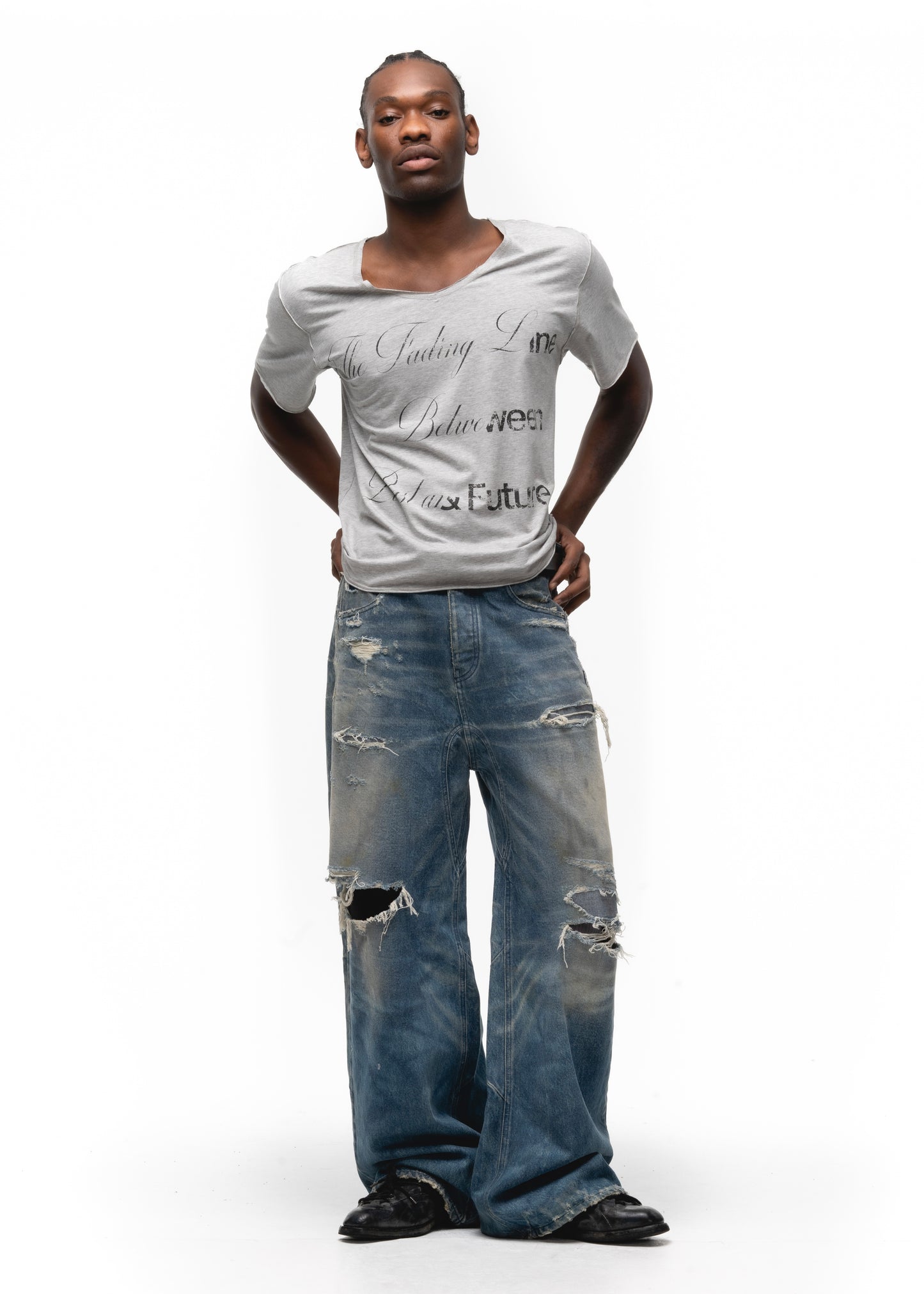 FUTURE-PAST V NECK GREY