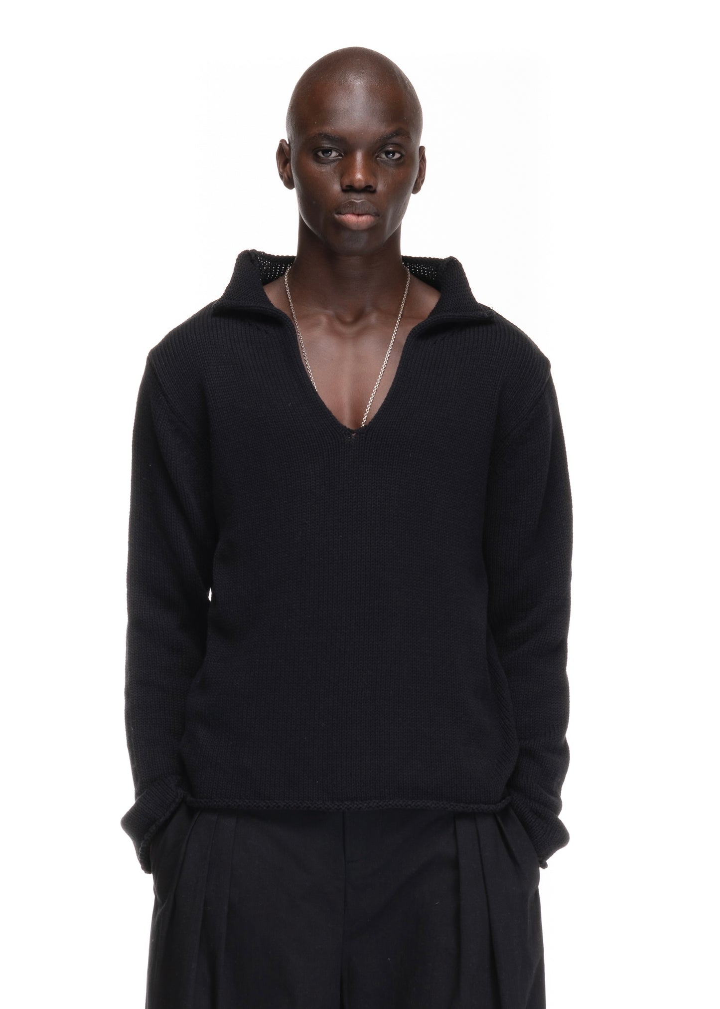 V KNIT SWEATER BLACK