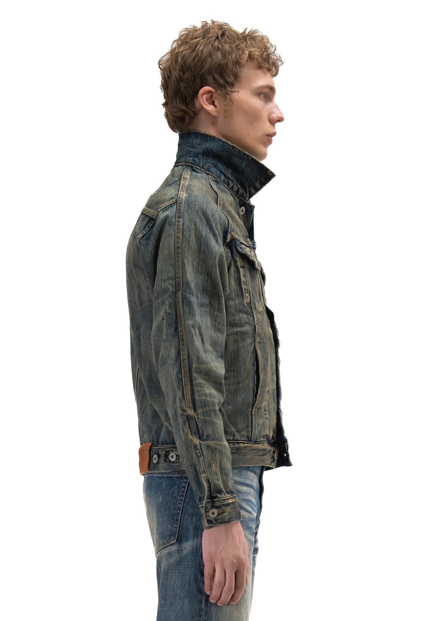 STRUCTURED WASHED OUT DENIM TRUCKER