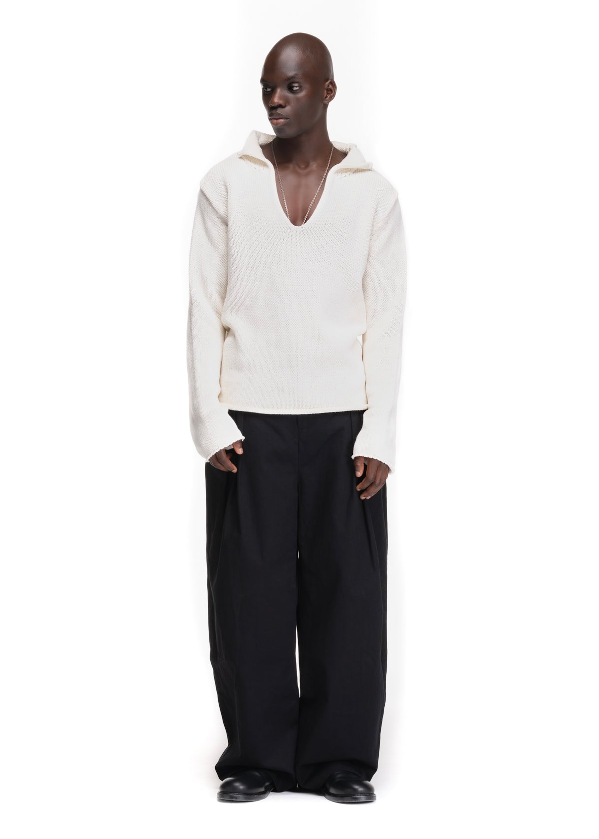 V KNIT SWEATER WHITE
