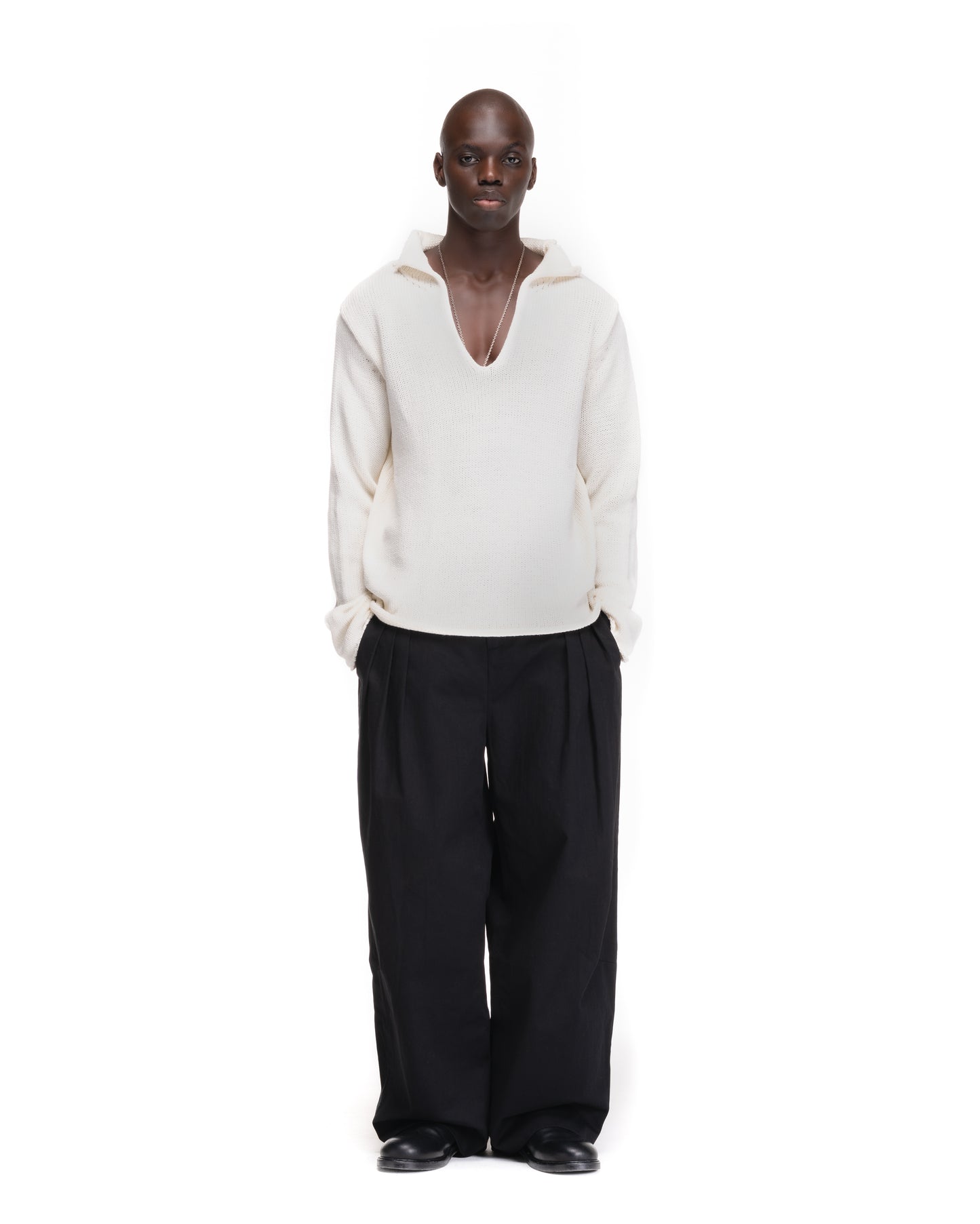 V KNIT SWEATER WHITE