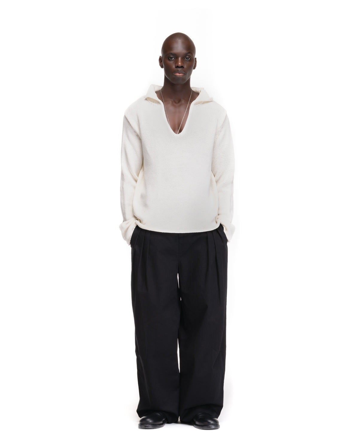 V KNIT SWEATER WHITE