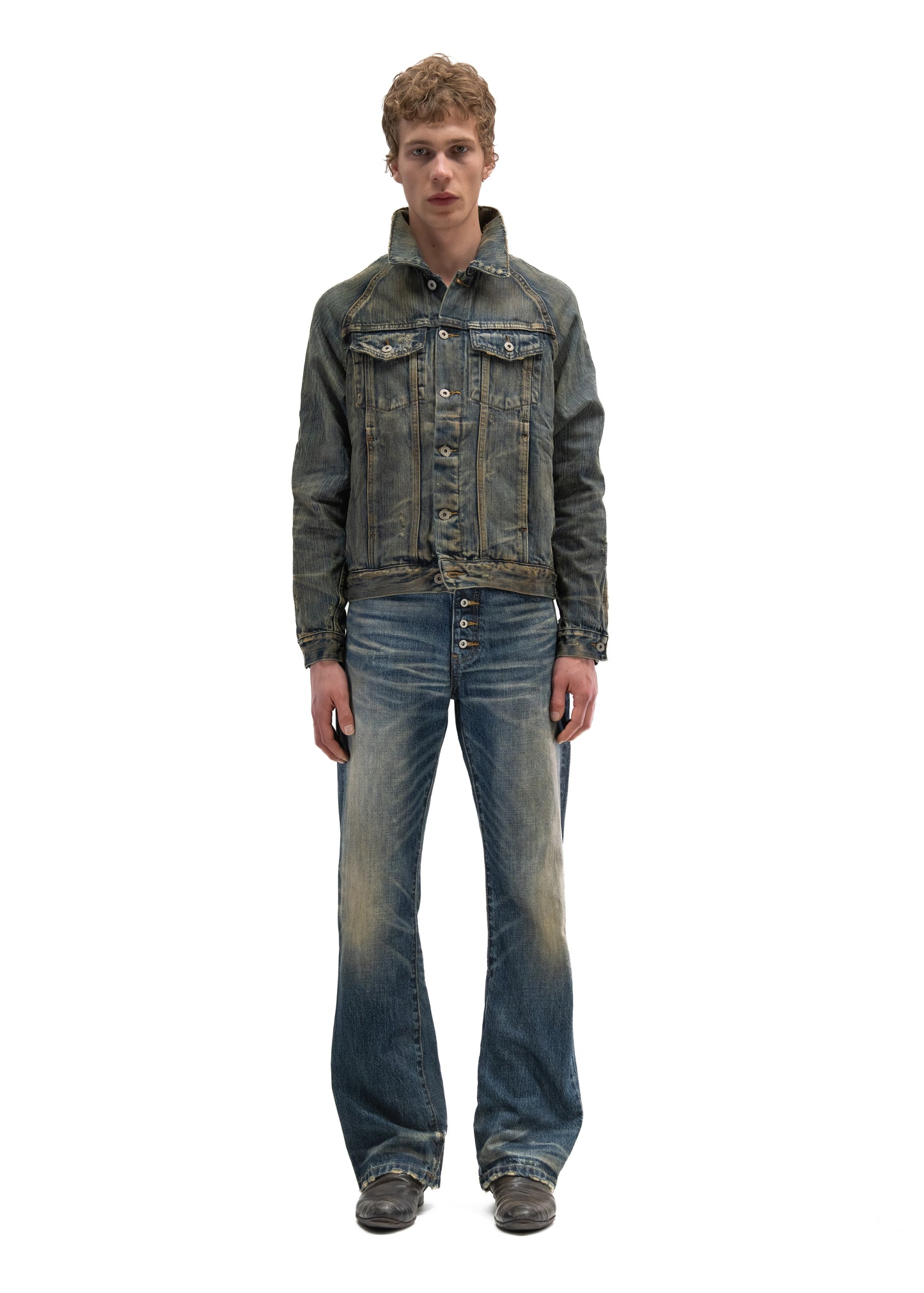 STRUCTURED WASHED OUT DENIM TRUCKER