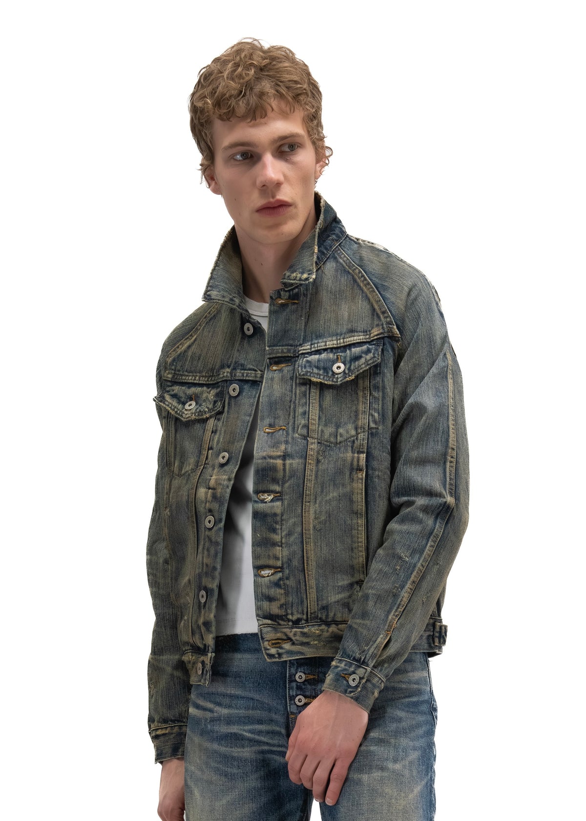 STRUCTURED WASHED OUT DENIM TRUCKER