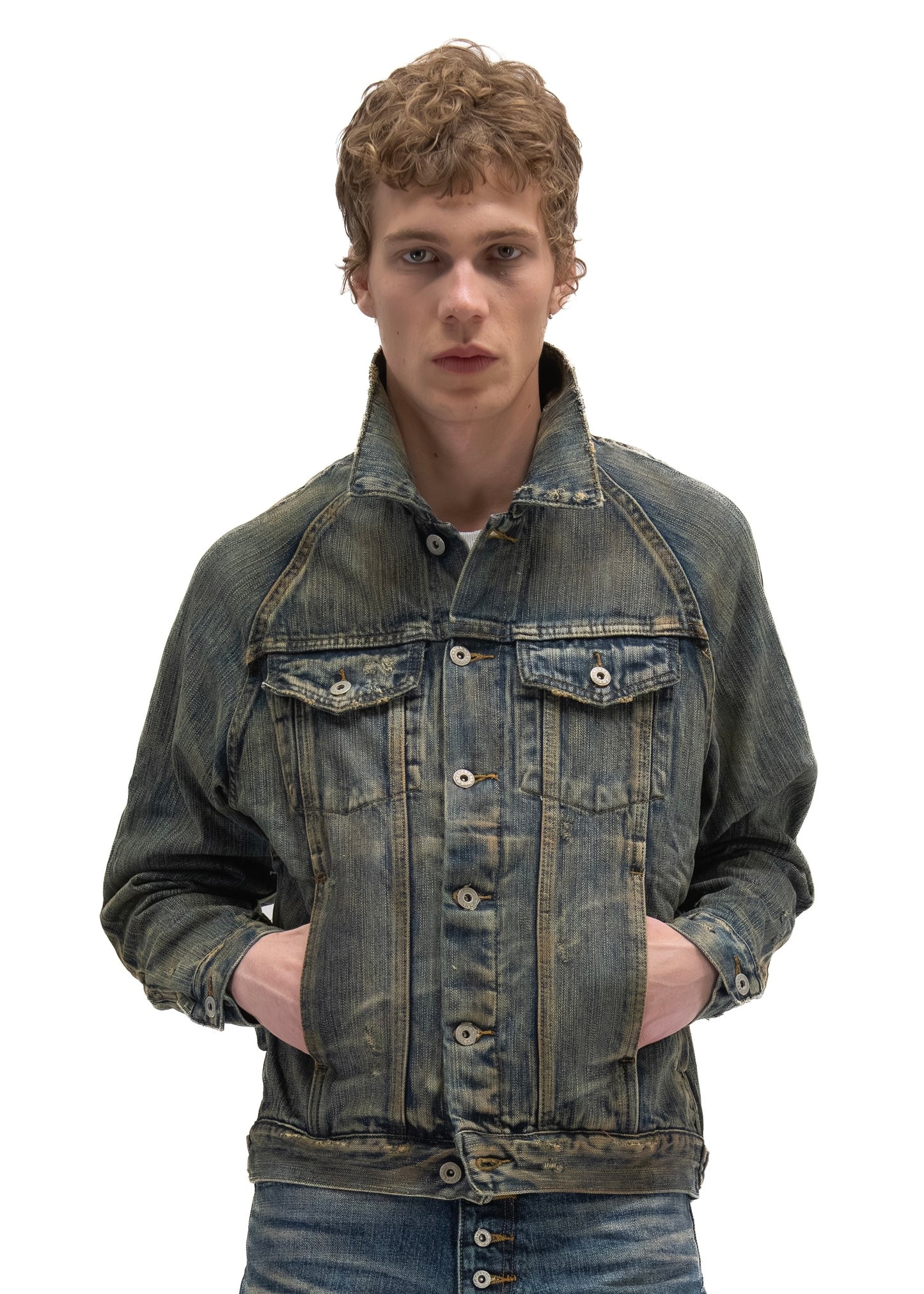 STRUCTURED WASHED OUT DENIM TRUCKER