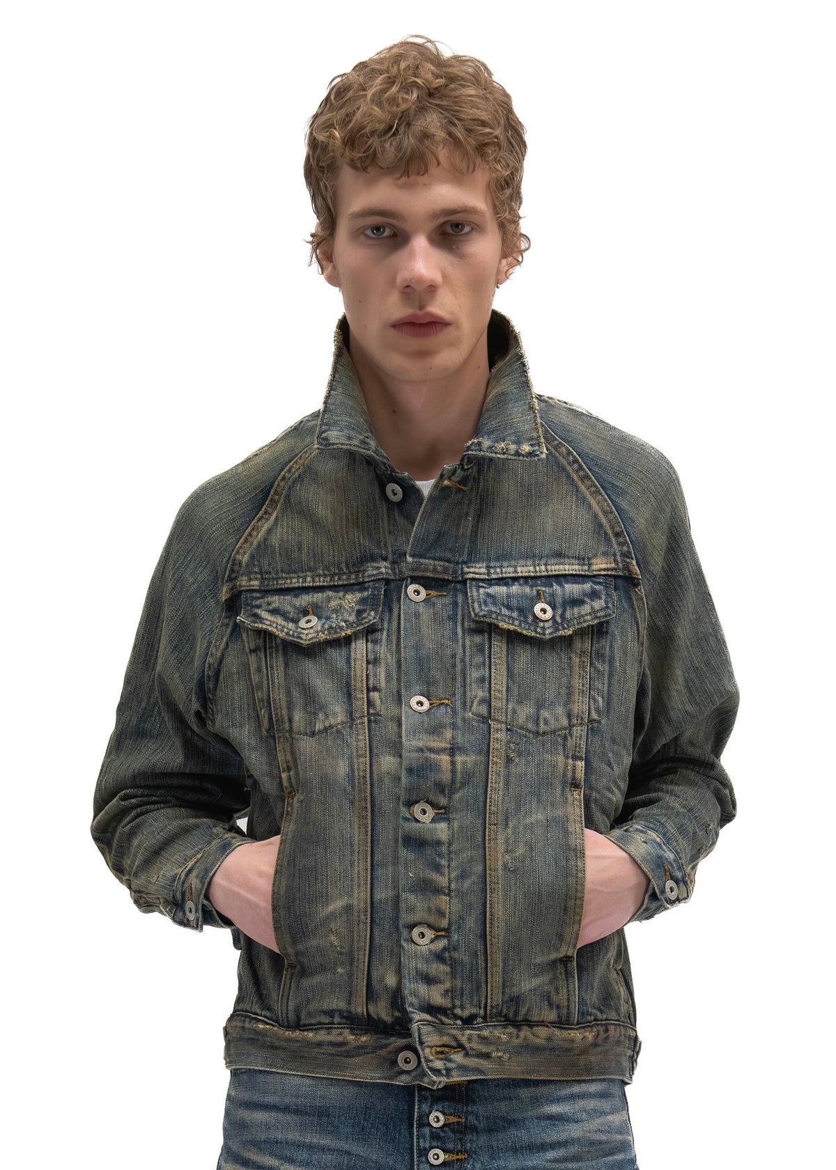 STRUCTURED WASHED OUT DENIM TRUCKER