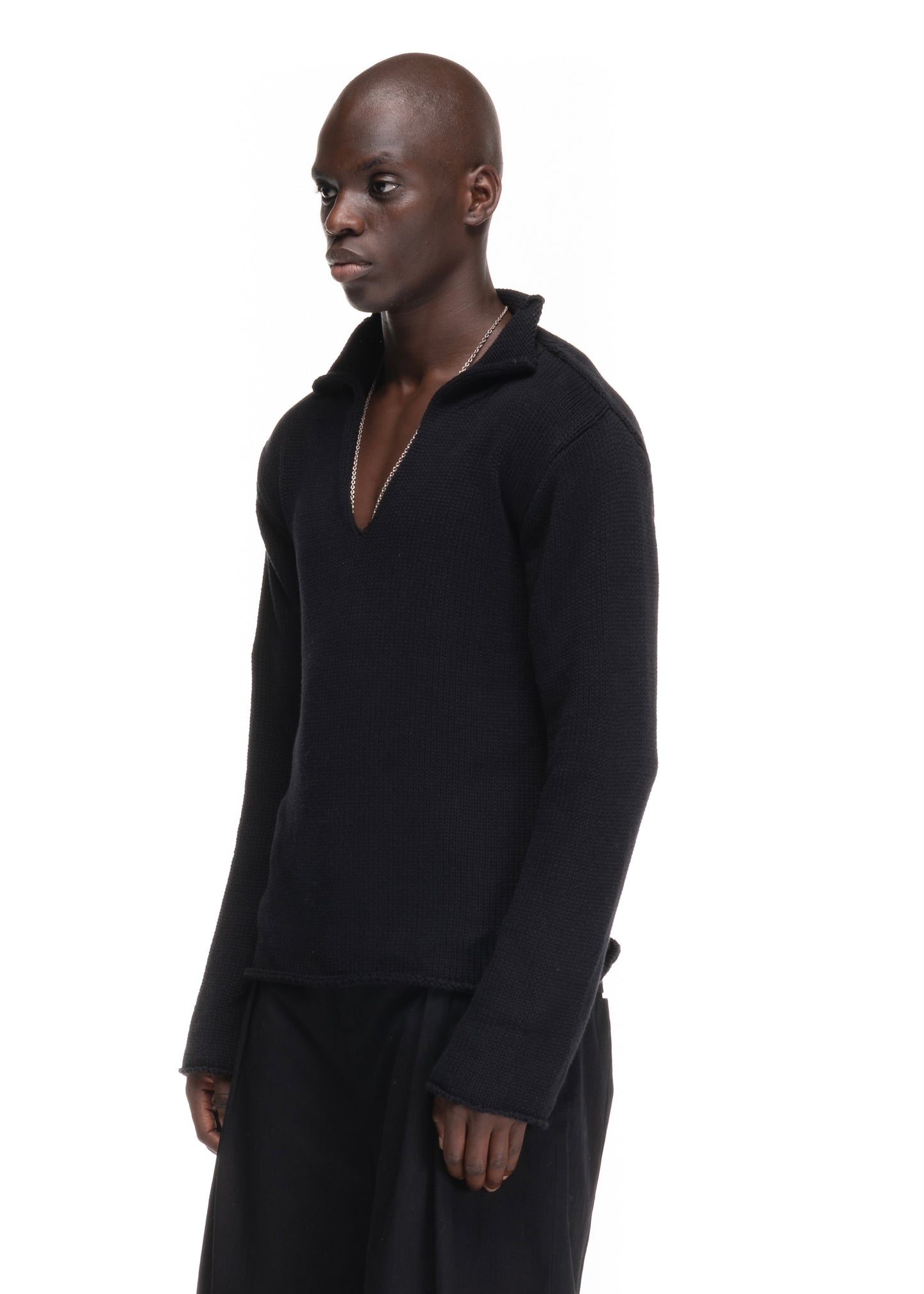 V KNIT SWEATER BLACK