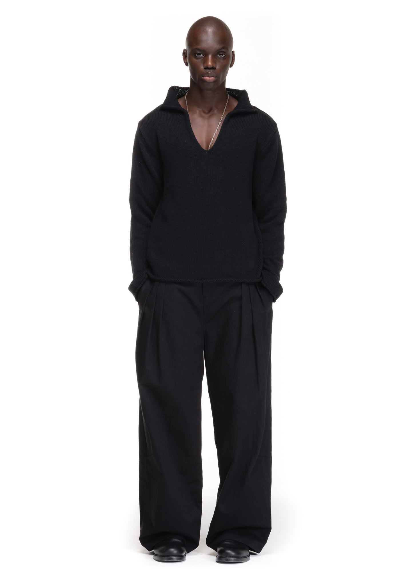 V KNIT SWEATER BLACK