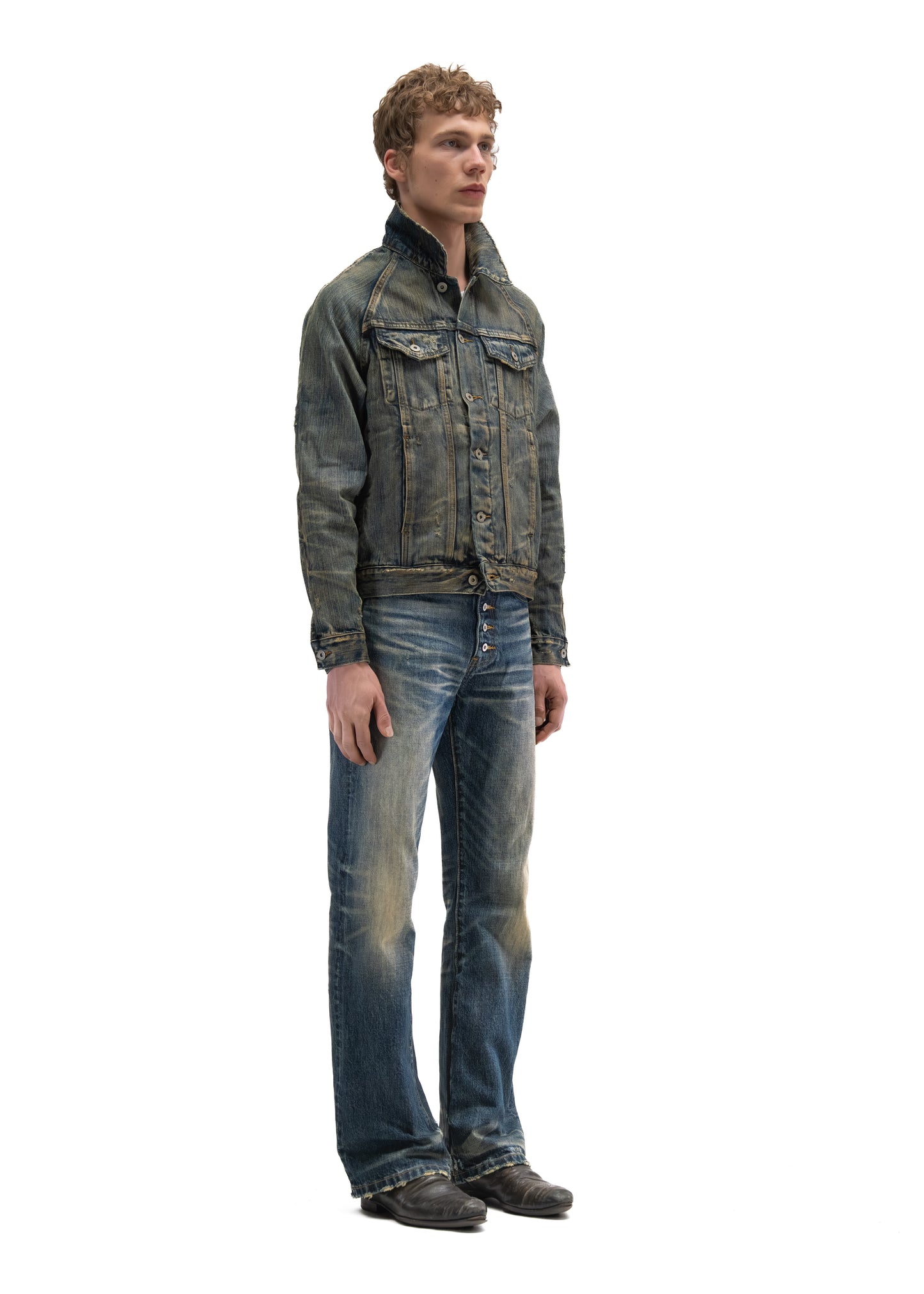 STRUCTURED WASHED OUT DENIM TRUCKER