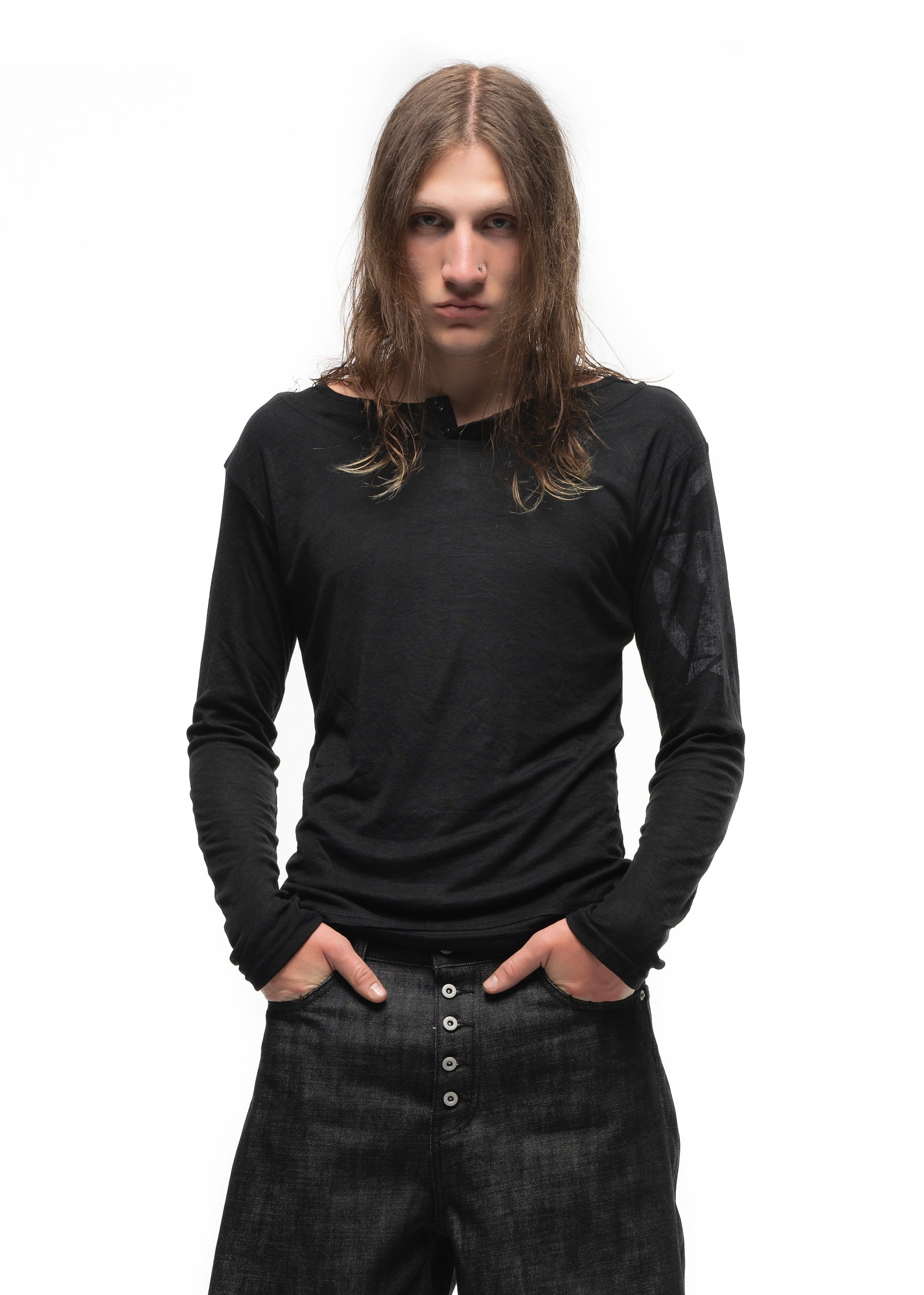 STAR SLEEVE DOUBLE-LAYERED BUTTON LONGSLEEVE BLACK – NO