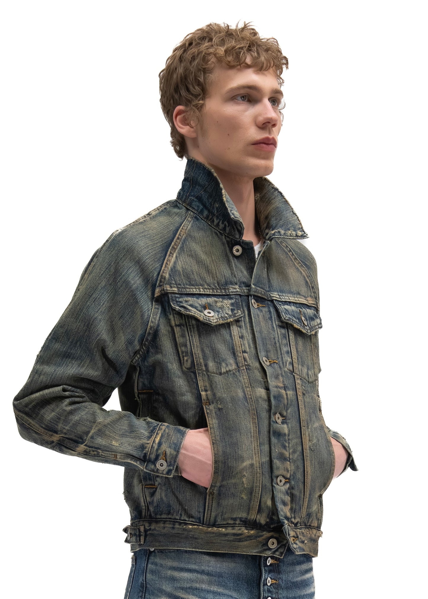 STRUCTURED WASHED OUT DENIM TRUCKER