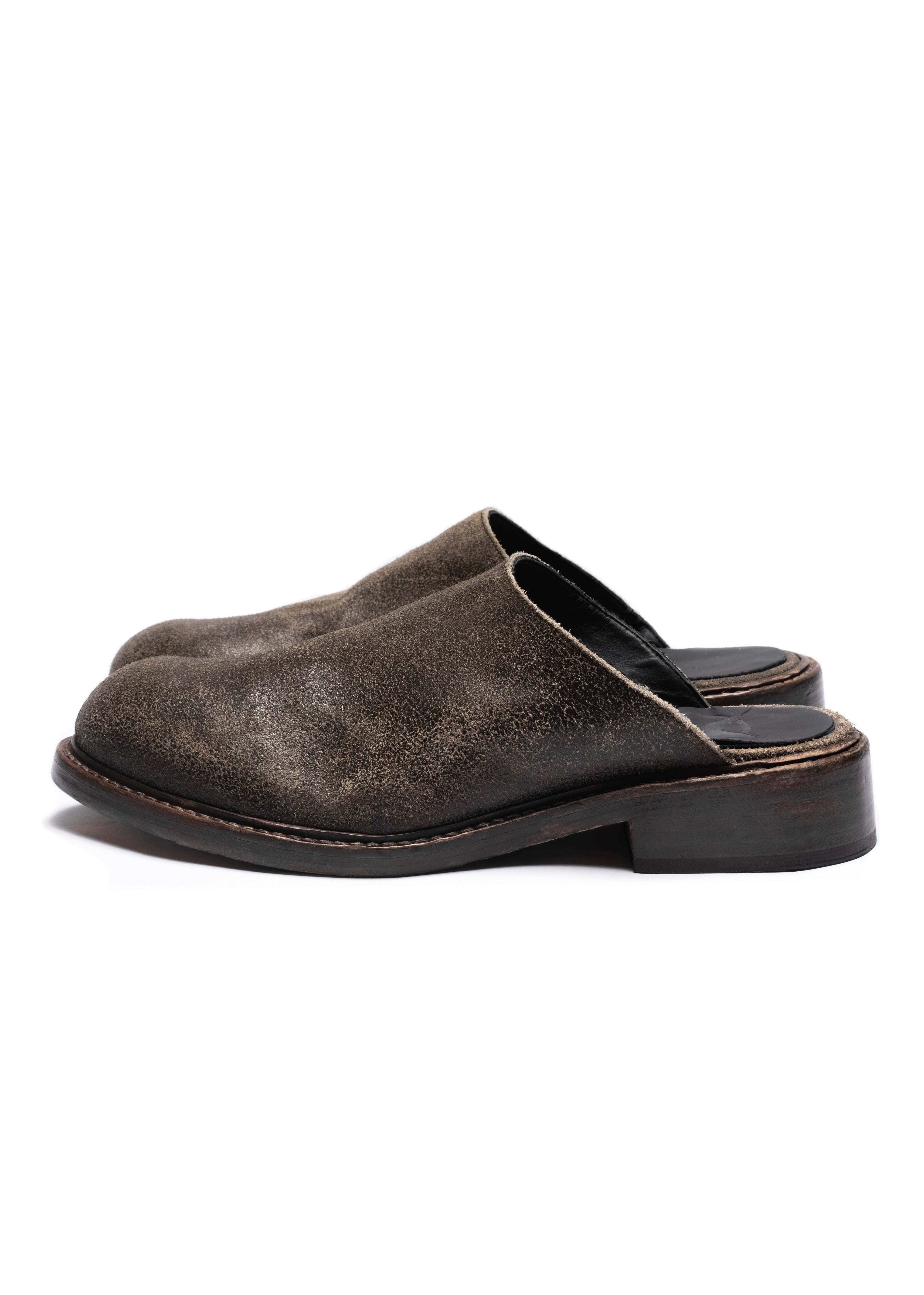 【新品】bukht x mythography leather mule 新品】bukht x mythography leather mule（Blunt leather mules