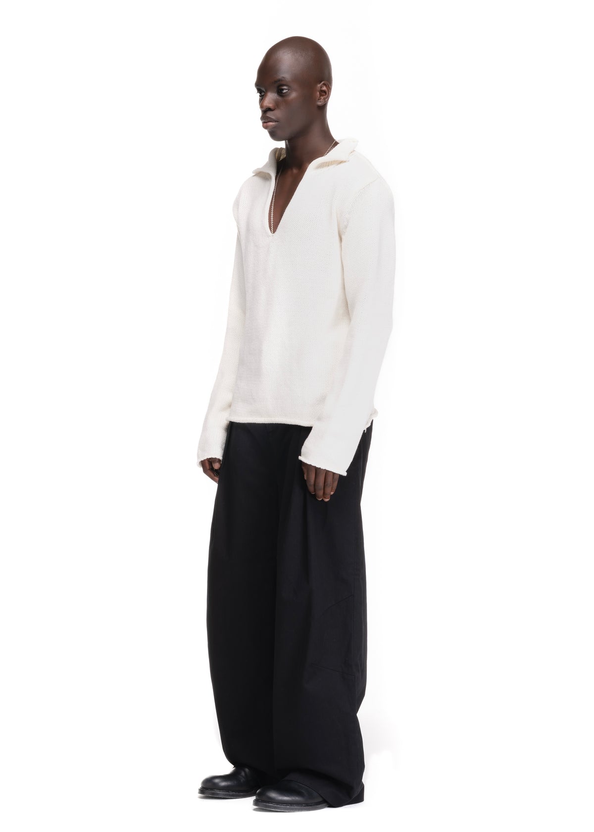 V KNIT SWEATER WHITE