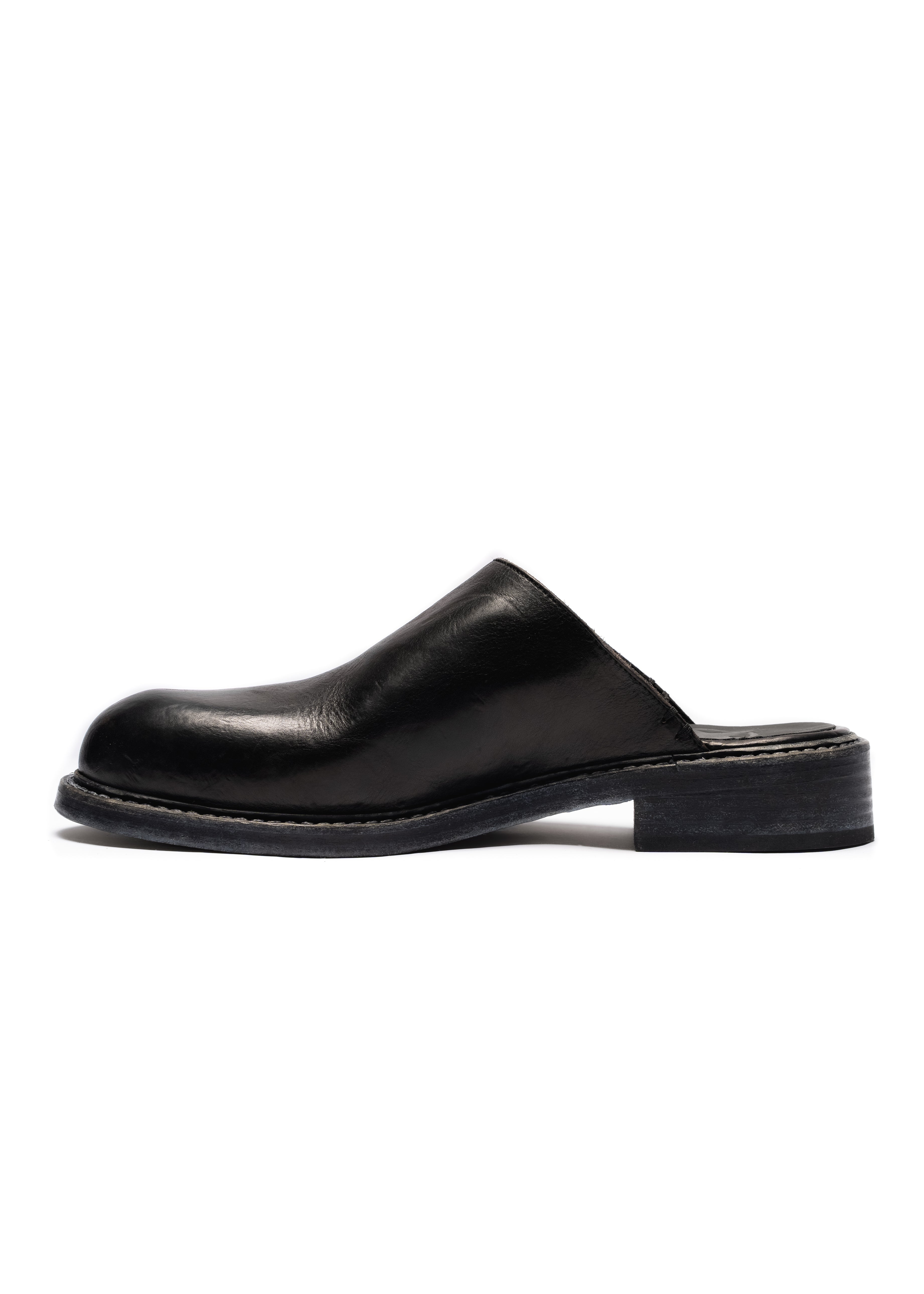 【新品】bukht x mythography leather mule 新品】bukht x mythography leather mule（Blunt leather mules