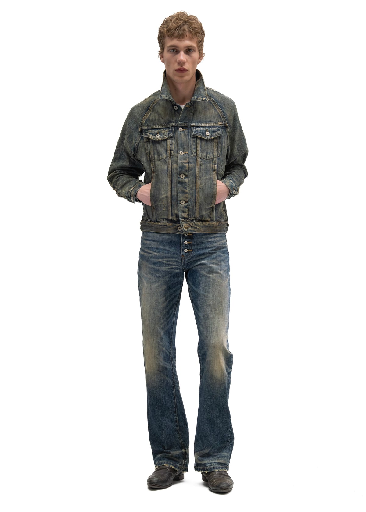STRUCTURED WASHED OUT DENIM TRUCKER